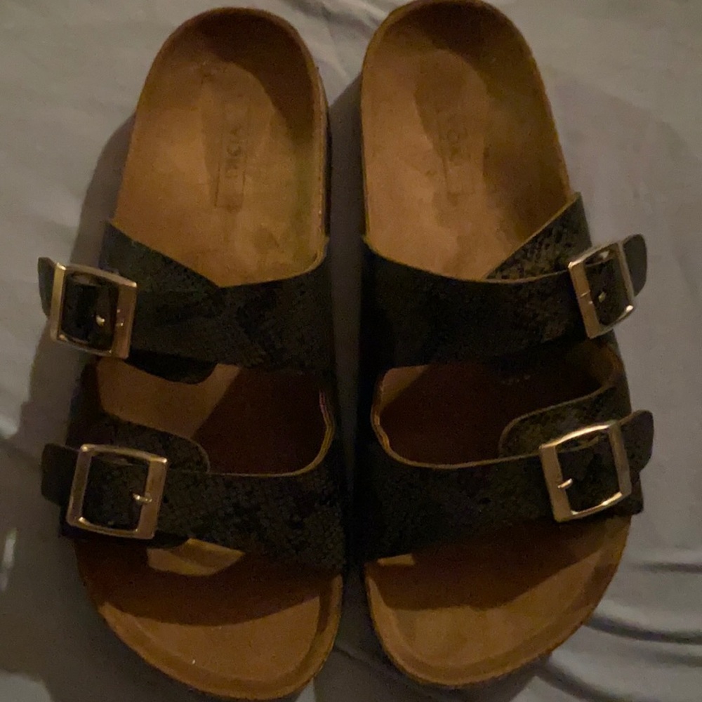 Yoki size 7 women’s saddles barely worn